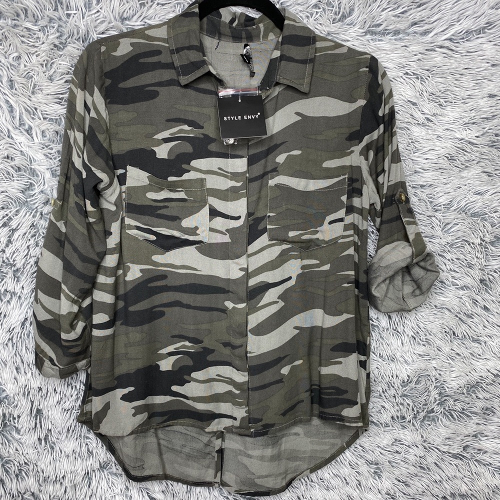 Style Envy Camo Quarter Sleeve Button Up Blouse